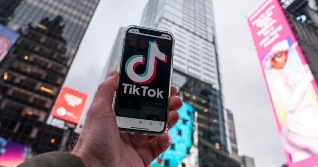 企业出海 -  数据 报告 | 2020年TikTok月均用户 使用 时长超过Fac