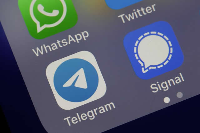 企业出海 - 流失大批用户，WhatsApp澄清数据共享政策