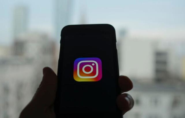企业出海 - Instagram有望成电商巨头：潮人 聚集地 用户购买意